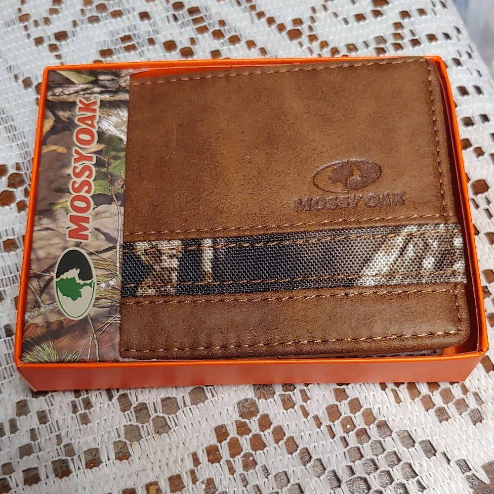 Mossy Oak Brown Suede Leather Bifold Mens Wallet New in Box!